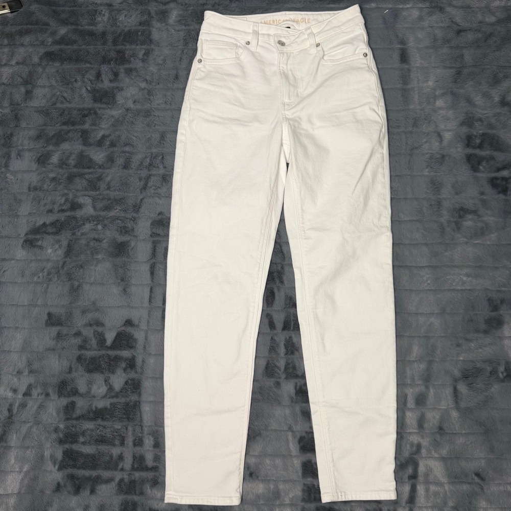 American Eagle White Mom Jean High Waisted Stretch Denim Size 2 Regular